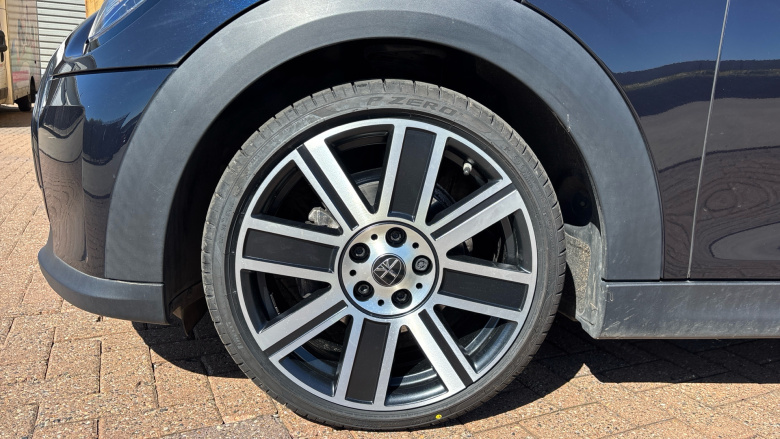 MINI Hatchback 1.5 Cooper Exclusive Premium 3dr Auto Petrol Hatchback